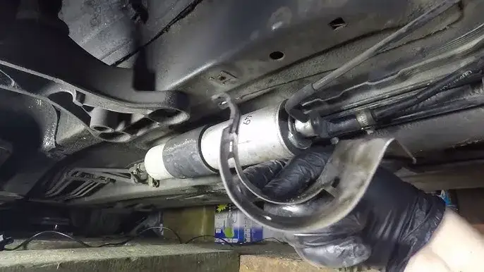 Gdzie jest pompa paliwa w BMW E46 i jak uniknąć problemów?