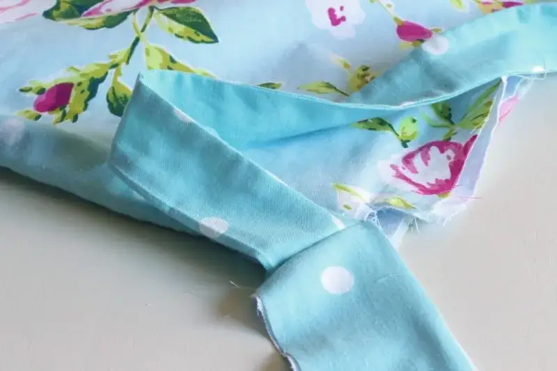 Jak uszyć poduszkę na krzesło – proste kroki i sprawdzone materiały