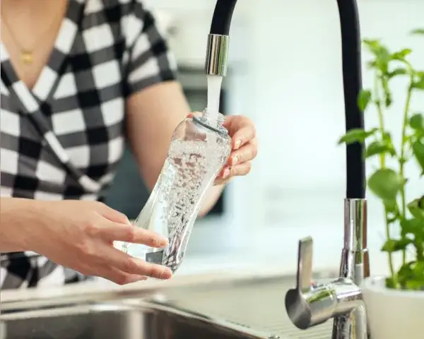 Jaka woda do ekspresu do kawy? Odkryj tajemnice idealnego smaku