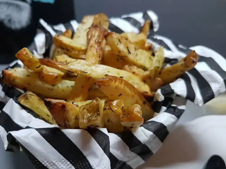 Jak piec frytki w piekarniku, aby były chrupiące i pyszne