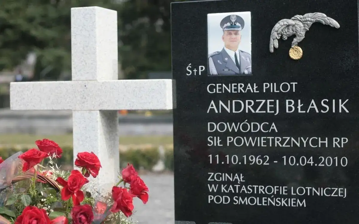 Czy generał Błasik był w kokpicie? Kontrowersje i dowody w sprawie