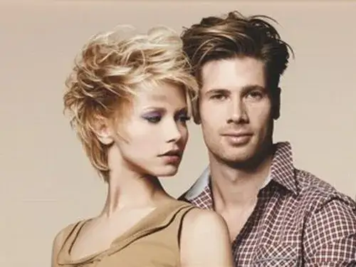 Fryzury męskie lat 70: retro styl w nowoczesnym wydaniu dla każdego