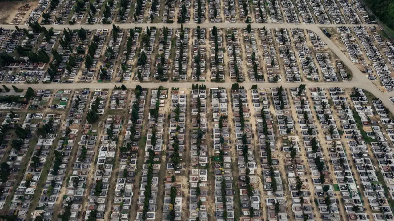 Jak znaleźć zmarłego na cmentarzu w Koninie - praktyczne wskazówki