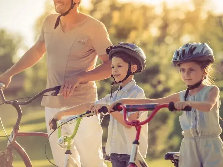 Jakie ochraniacze na rower dla dziecka? Kluczowe informacje i wybór ochrony