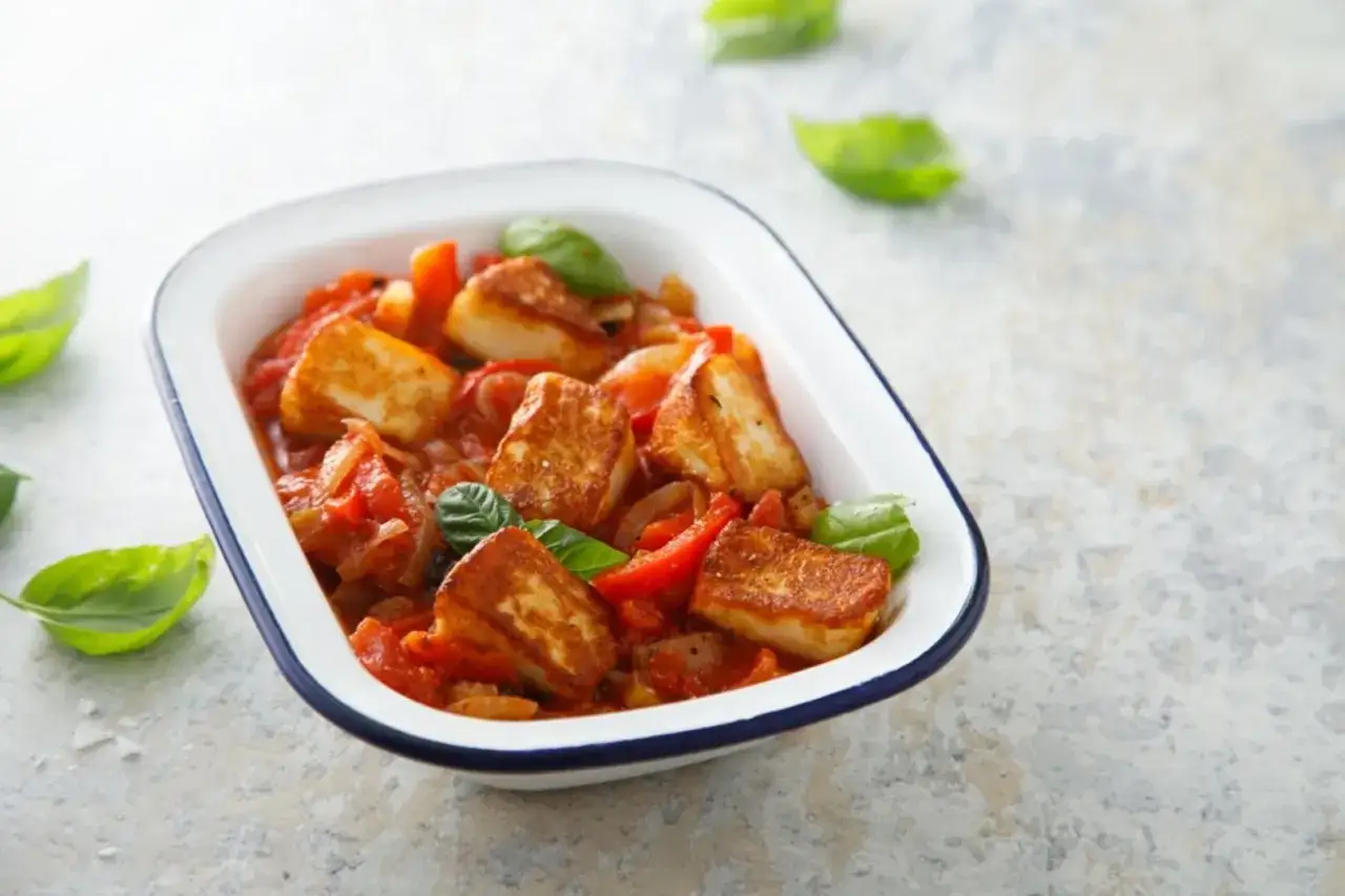 Idealne halloumi: jak usmażyć chrupiące i nierozpływające się?