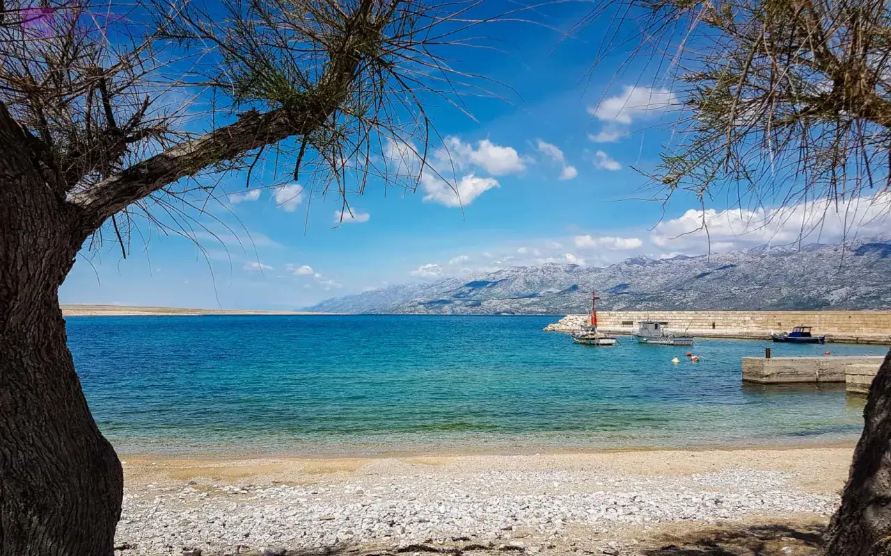 Gdzie kamperem na wakacje: odkryj najpiękniejsze miejsca i trasy