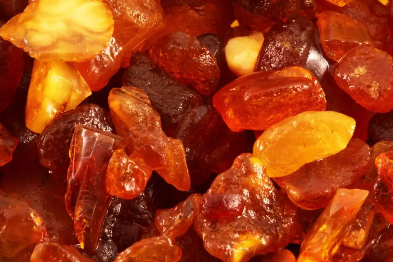 Nalewka bursztynowa jak stosować – skuteczne metody i dawkowanie