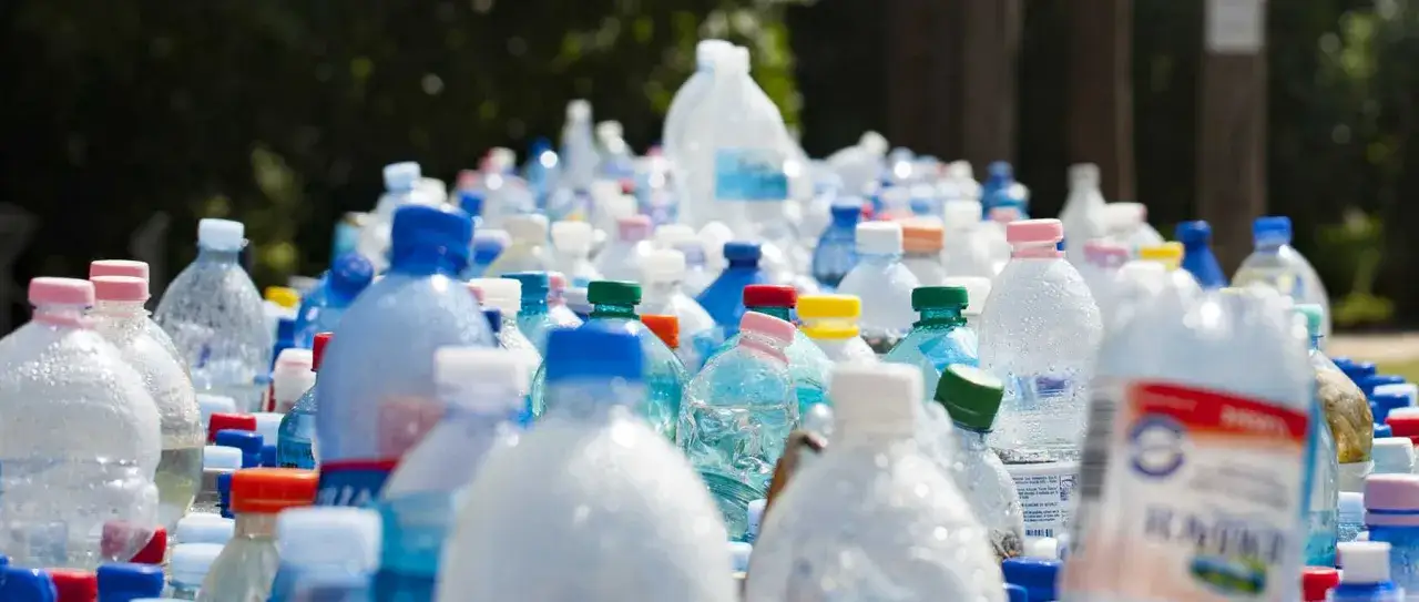 Recykling butelki plastikowe: Jak uniknąć błędów i zyskać korzyści