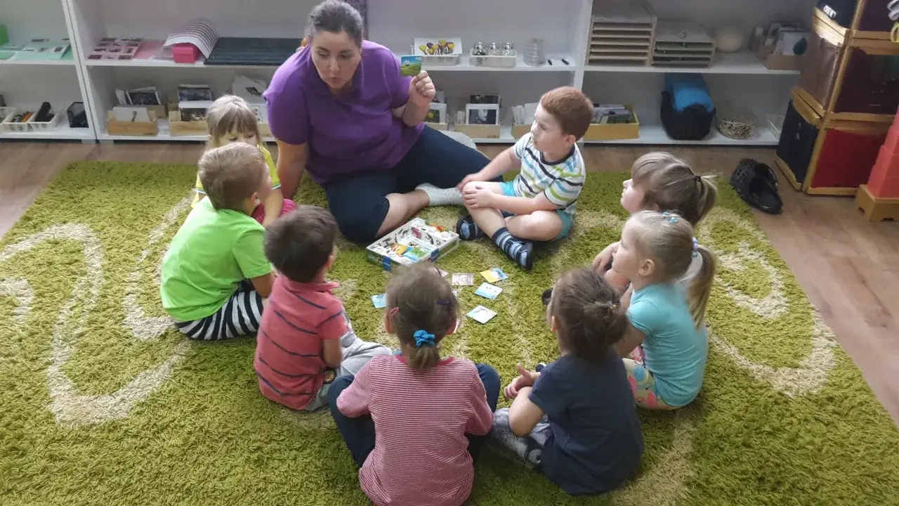 Jak zajęcia z logopedii w przedszkolu wspierają rozwój mowy dzieci