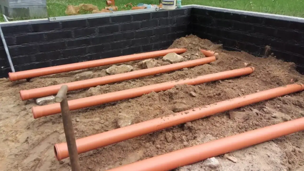 Jaki fundament pod domek letniskowy drewniany 35m2 – uniknij najczęstszych błędów