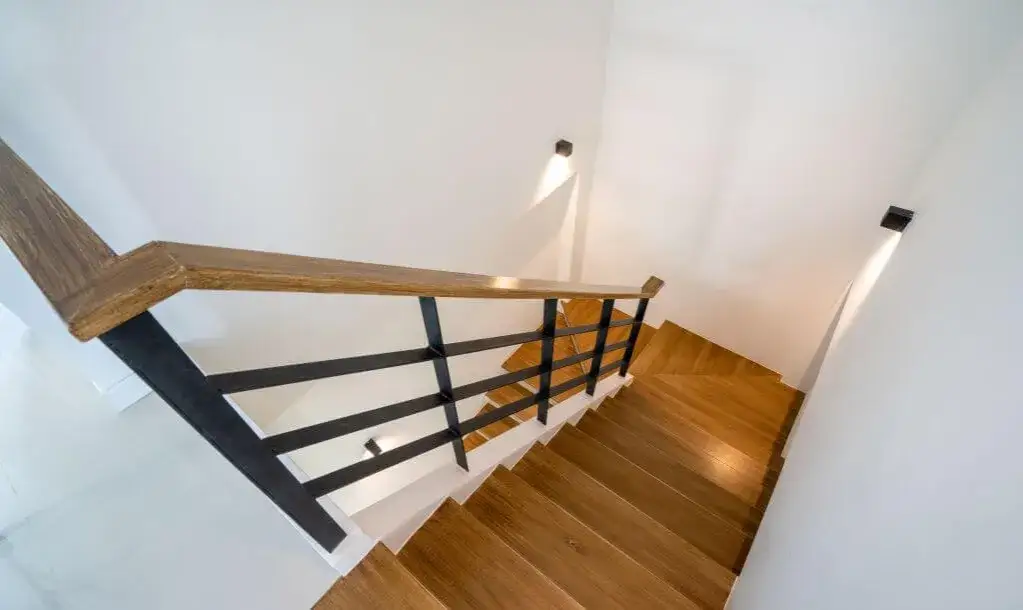 Tanie sposoby na piękne schody: oszczędź nawet 70% kosztów remontu