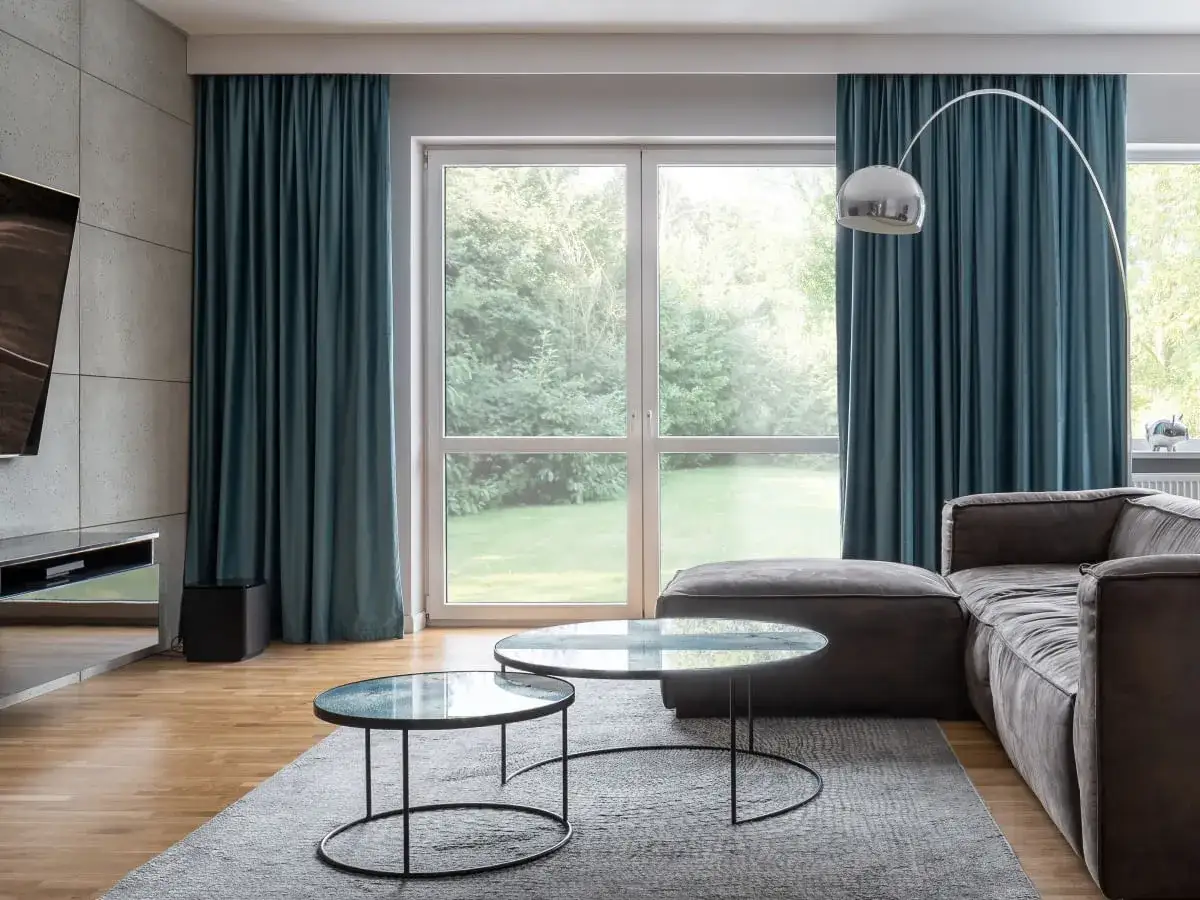 Jak zamontować szyny sufitowe? Poradnik krok po kroku