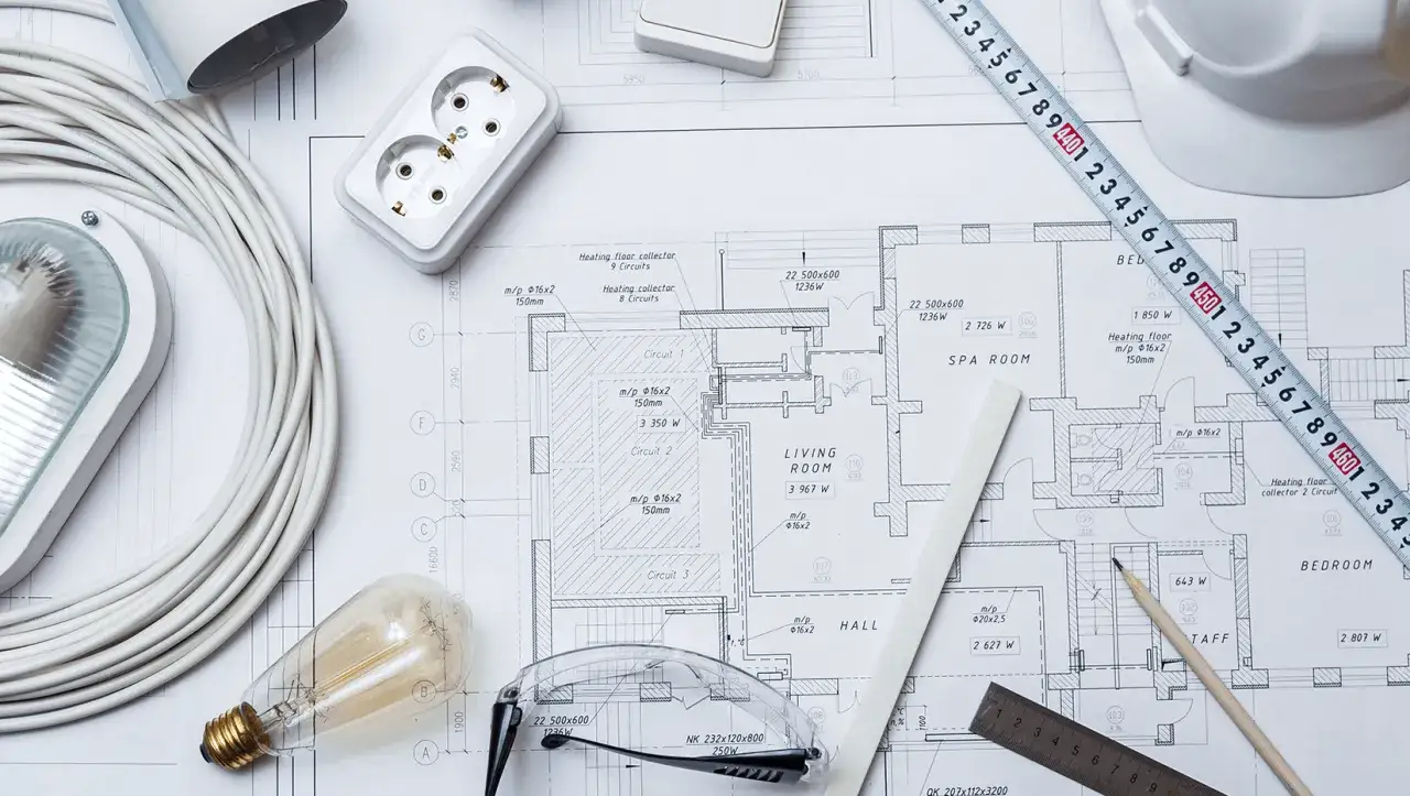 Ile kW na mieszkanie w bloku? Sprawdź, jak uniknąć problemów z prądem