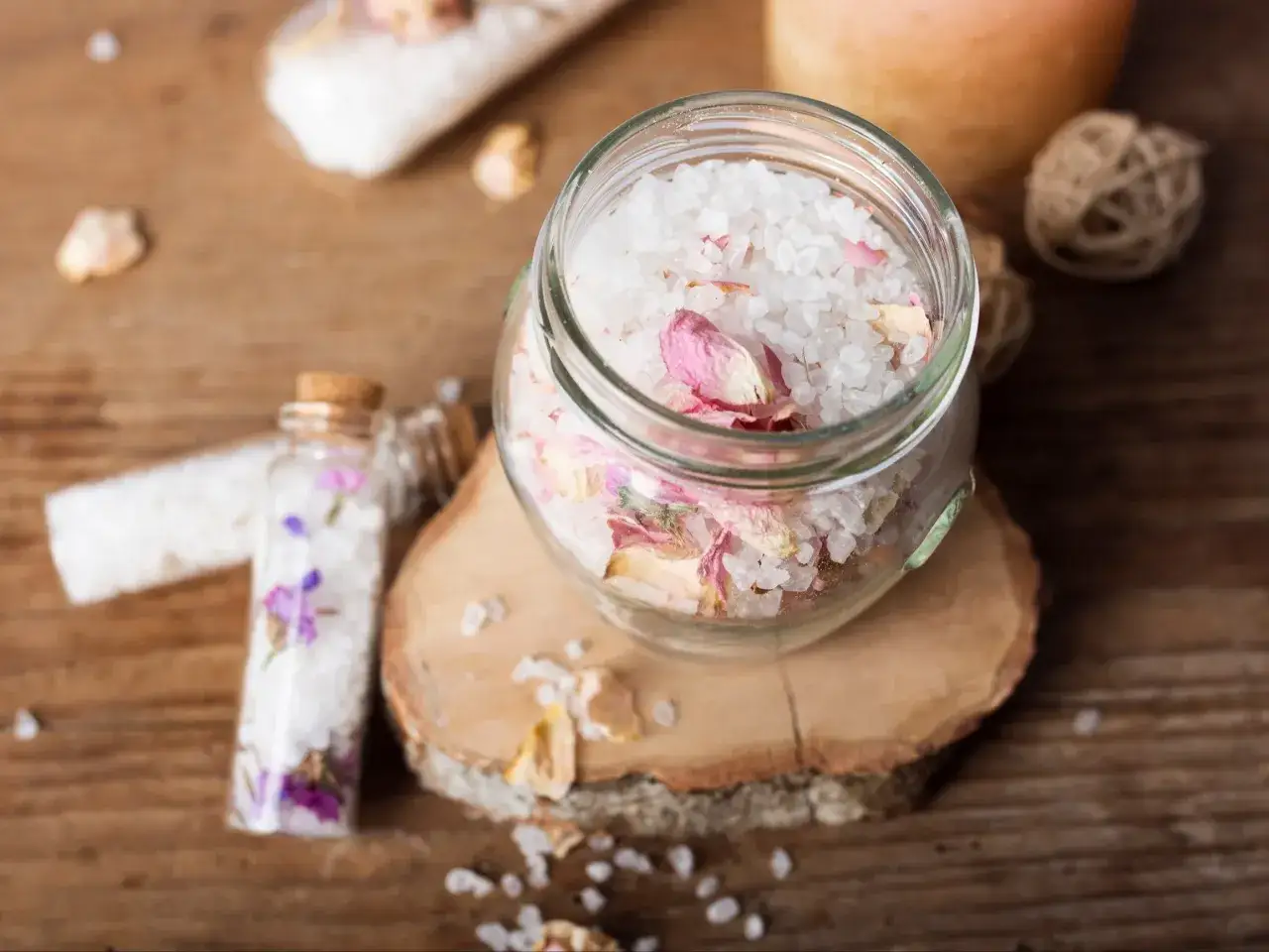 Jak zrobić odświeżacz do łazienki? Proste przepisy DIY