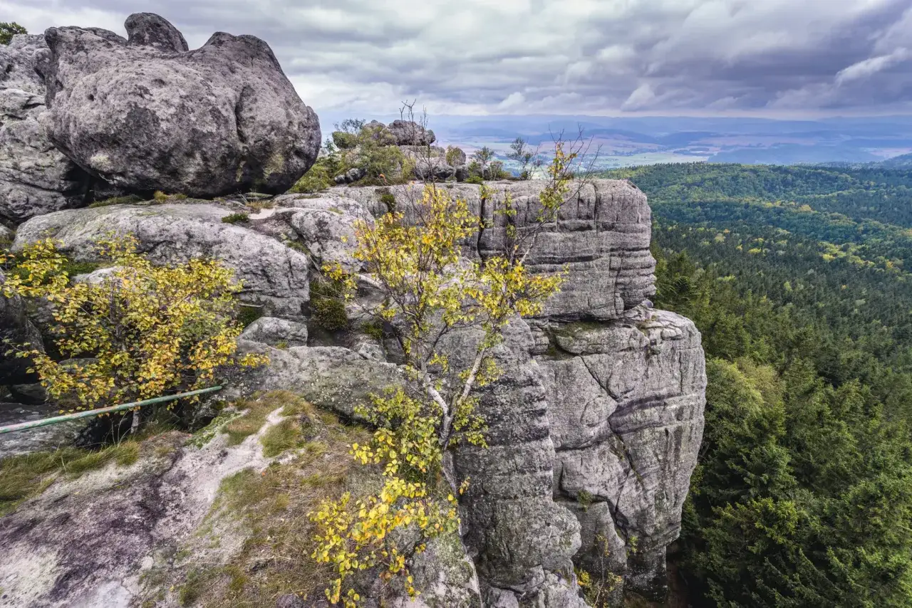 Góry Stołowe: Nocleg Karłów czy Kudowa? Wybierz mądrze!