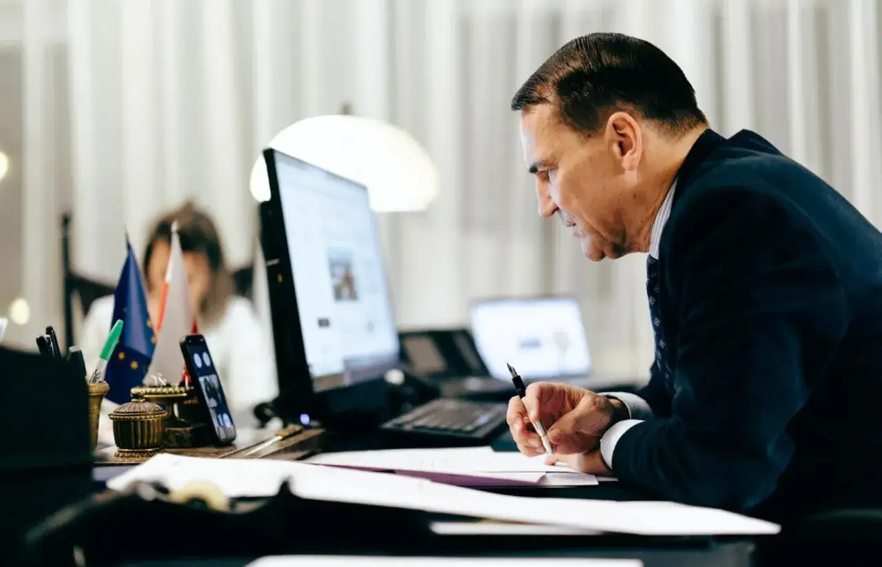 Radosław Sikorski co robi? Odkryj jego kluczowe działania i wpływ