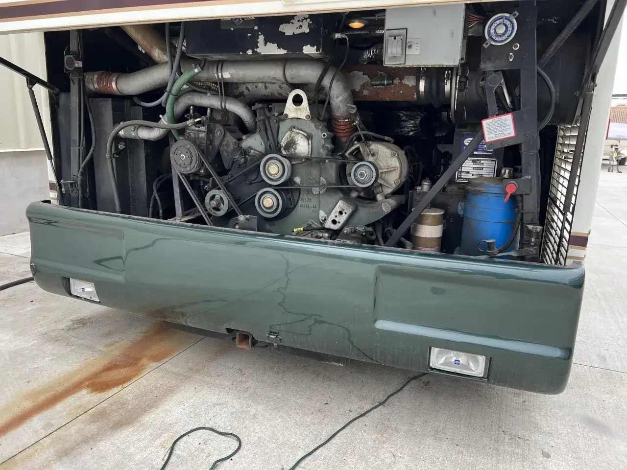 Jaki silnik do przyczepy kempingowej? Oto, czego musisz unikać