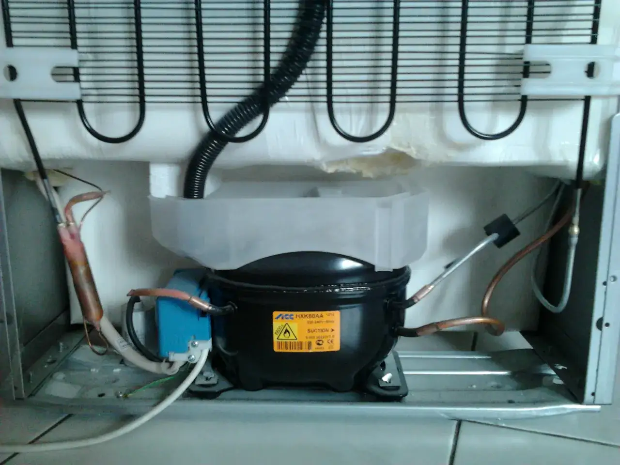 Transport lodówki na leżąco: jak to zrobić, by nie zepsuć?