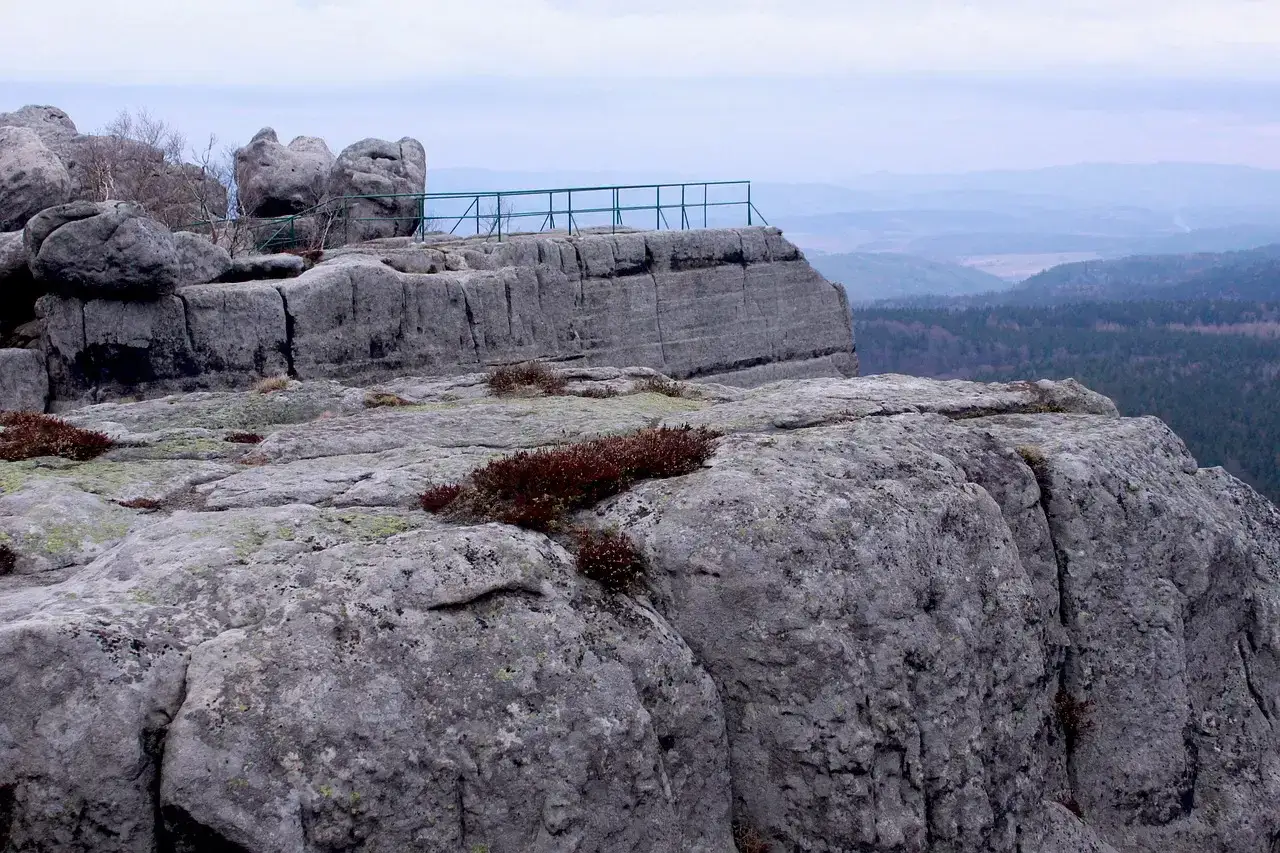 Góry Stołowe jak powstały: Fascynująca historia ich geologii