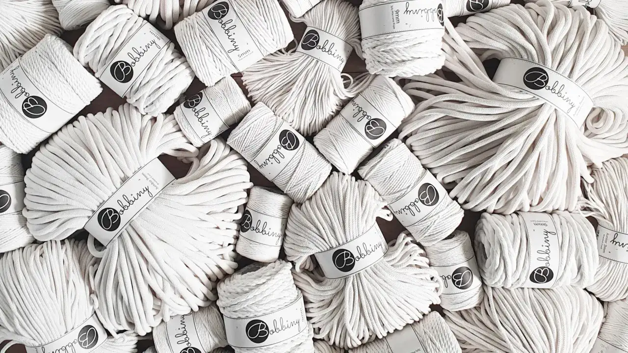 Jaki sznurek do bransoletek wybrać, aby uniknąć błędów w makramie?