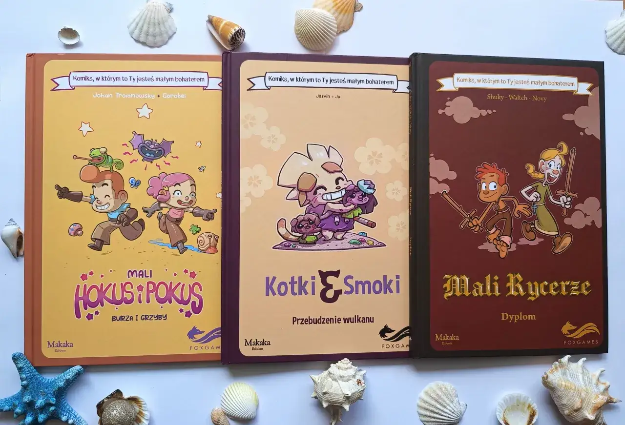 Trzy okładki komiksów, w których to Ty jesteś małym bohaterem: "Mali Hokus i Pokus", "Kotki i Smoki" oraz "Mali Rycerze".
