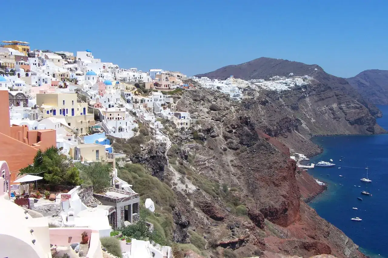 Santorini: Odkryj najpiękniejsze miejsca i zaplanuj podróż marzeń