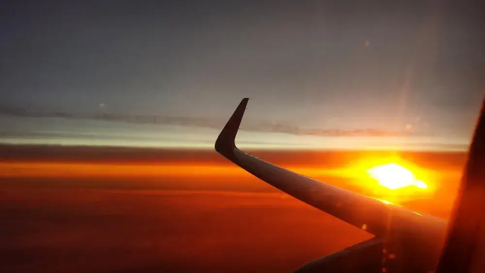 Ile trwa lot do Izraela? Sprawdź, co wpływa na czas przelotu!