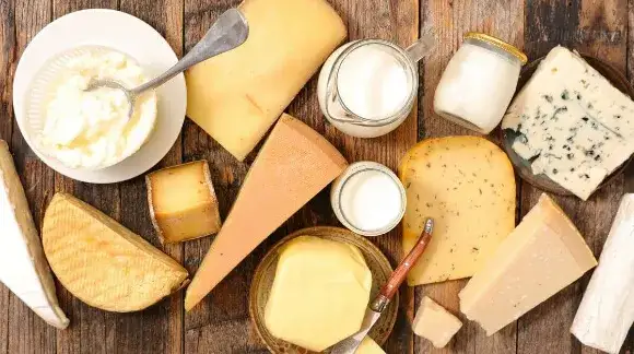 Czy parmezan jest kaloryczny? Sprawdź, ile kalorii ma ten ser