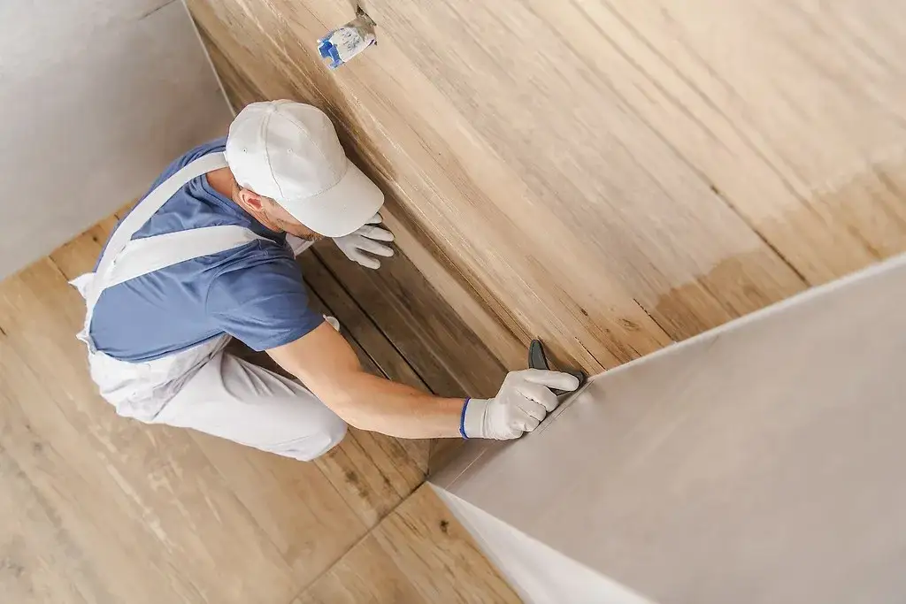 Jak usunąć silikon z drewna bez uszkadzania powierzchni?