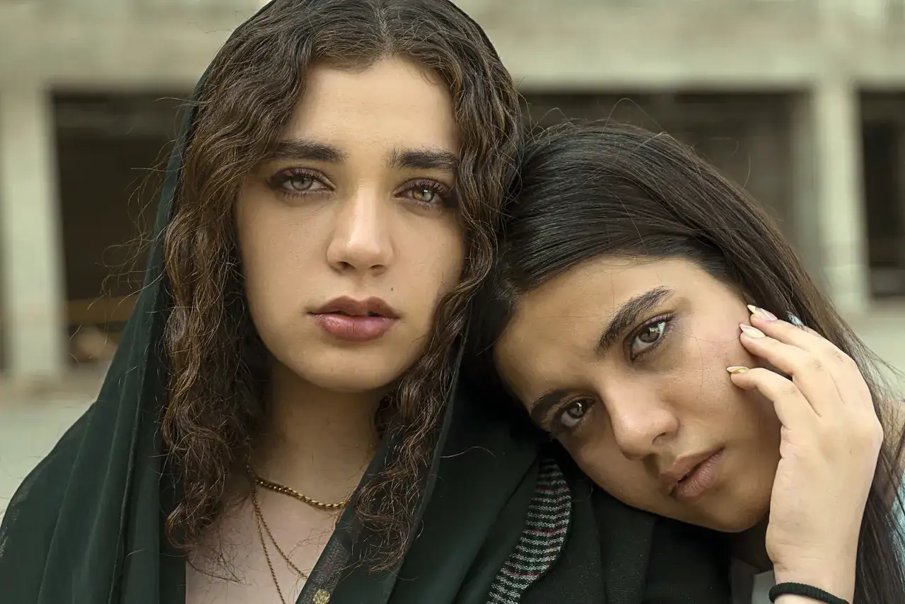 Czy henna wysusza włosy? Prawda i pielęgnacja dla lśniących pasm