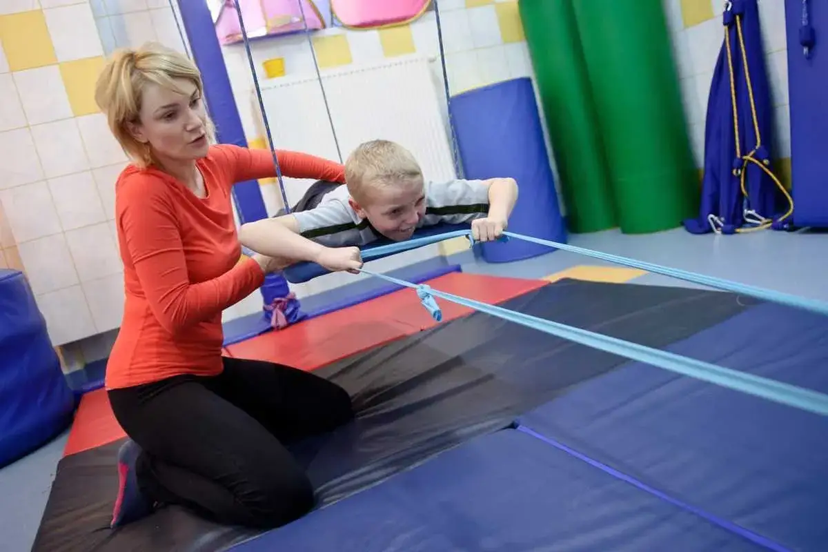 Integracja sensoryczna: Jak pomóc dziecku? Objawy, terapia, koszty