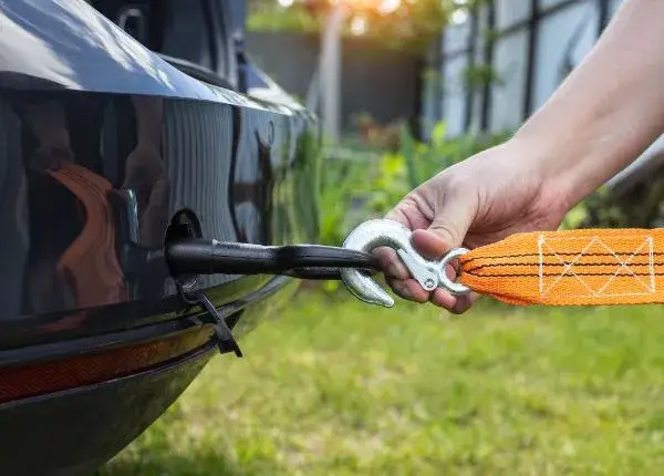 Czy samochód z automatyczną skrzynią można holować bez ryzyka uszkodzeń?