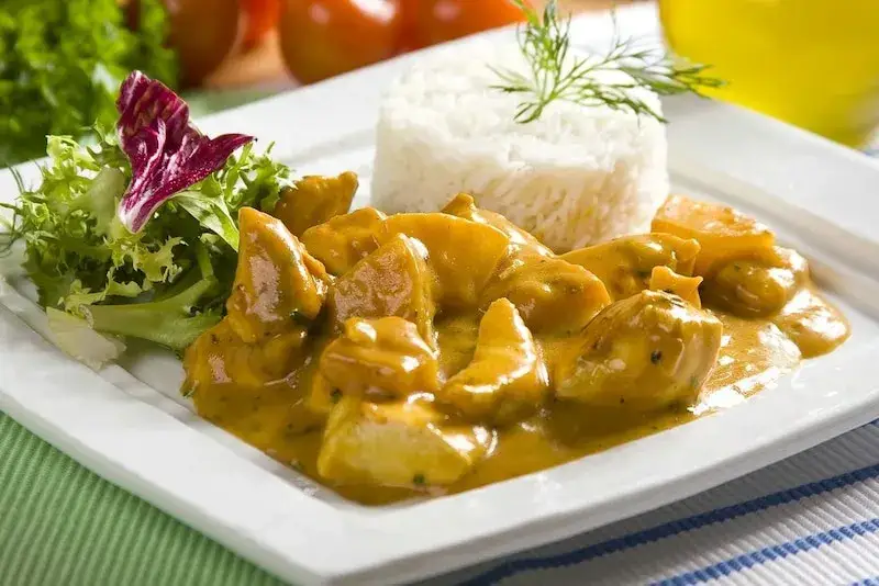 Wyjątkowy przepis na filet drobiowy po hawajsku z ananasem i sosem