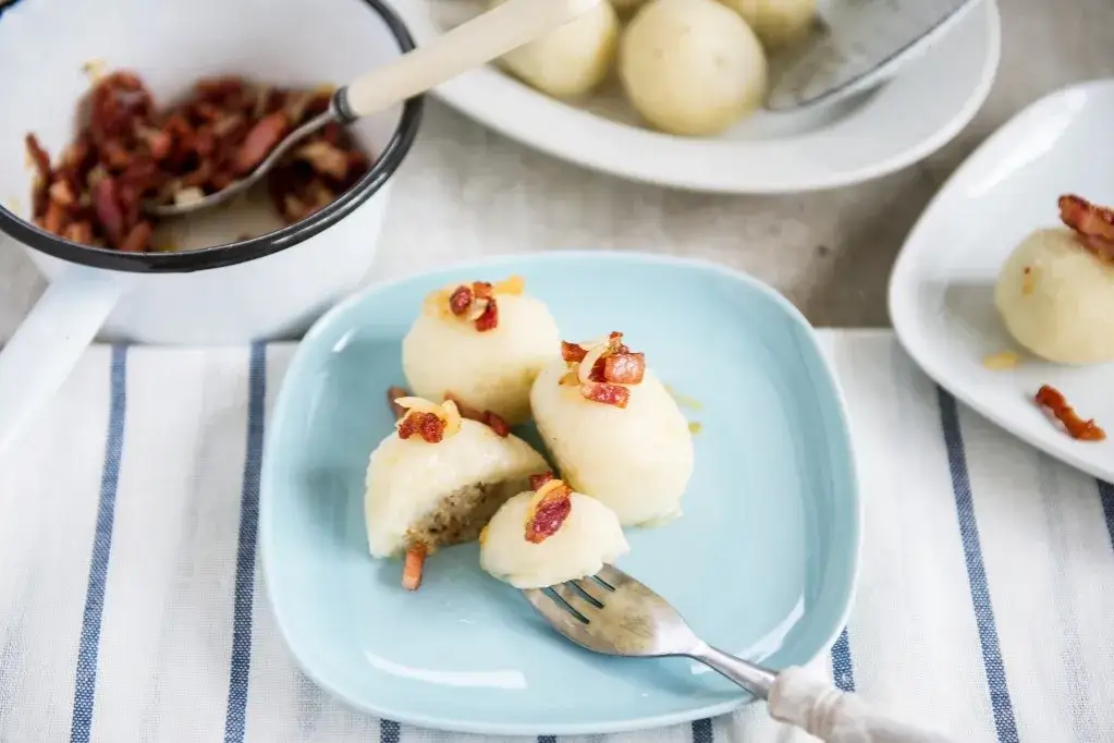 Co warto zjeść w Warszawie? Odkryj najlepsze tradycyjne potrawy