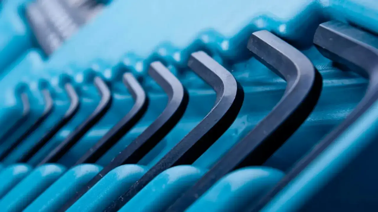 Duże klucze imbusowe: Kiedy są niezbędne w warsztacie?