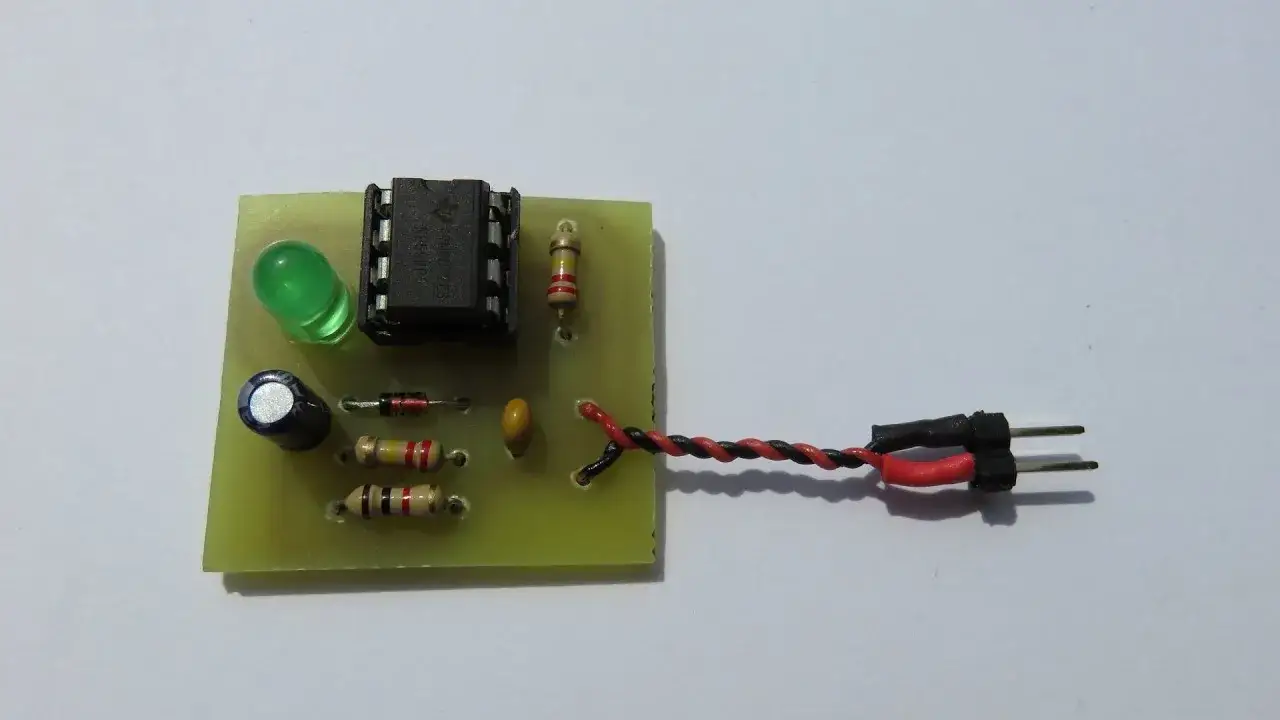 Jak zrobić prosty układ migającej diody LED z NE555 - praktyczny poradnik