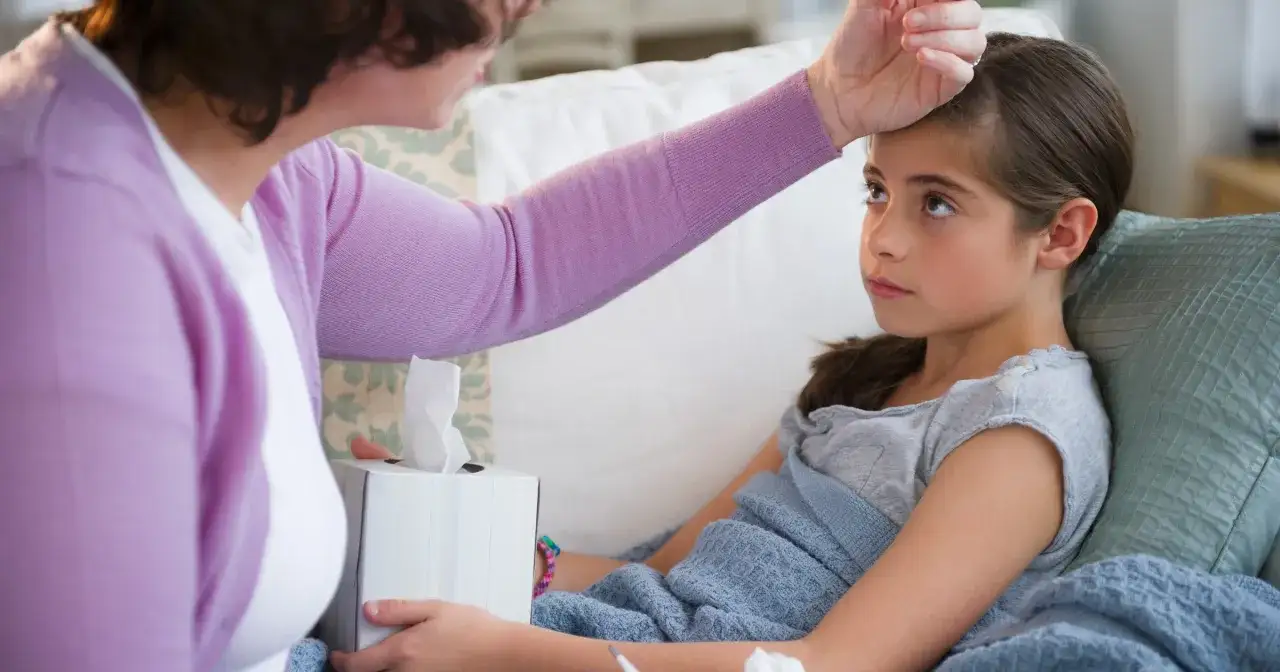 Gorączka u dziecka: Czy to już SOR? 9 alarmujących objawów