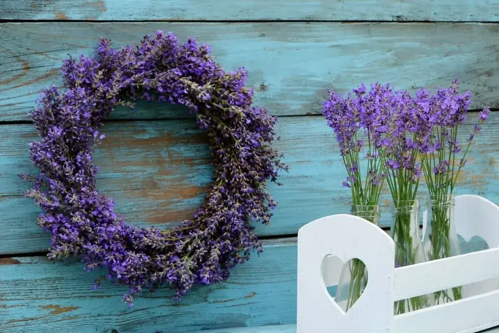 Jak zrobić wieniec DIY krok po kroku? Proste sposoby na piękną dekorację domu