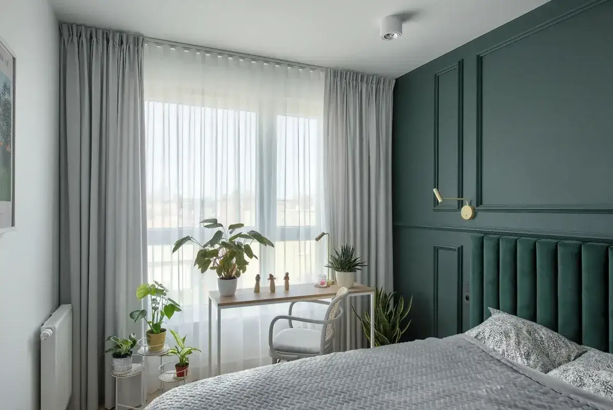 Jakie zasłony do małej sypialni, by optycznie powiększyć przestrzeń