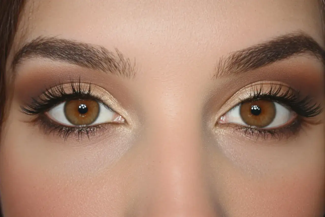 Braune Augen schminken: So bringen Sie Ihre Augen zum Strahlen!