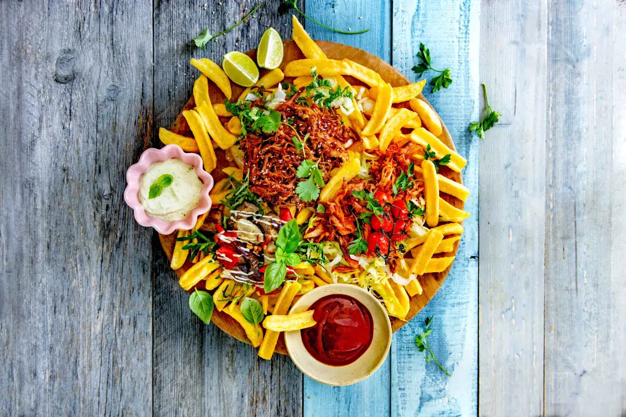 Co jeść z frytkami? Inspiracje od sosów po Loaded Fries!