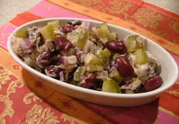 Jak zrobić sałatkę z makreli, która zachwyci Twoich gości