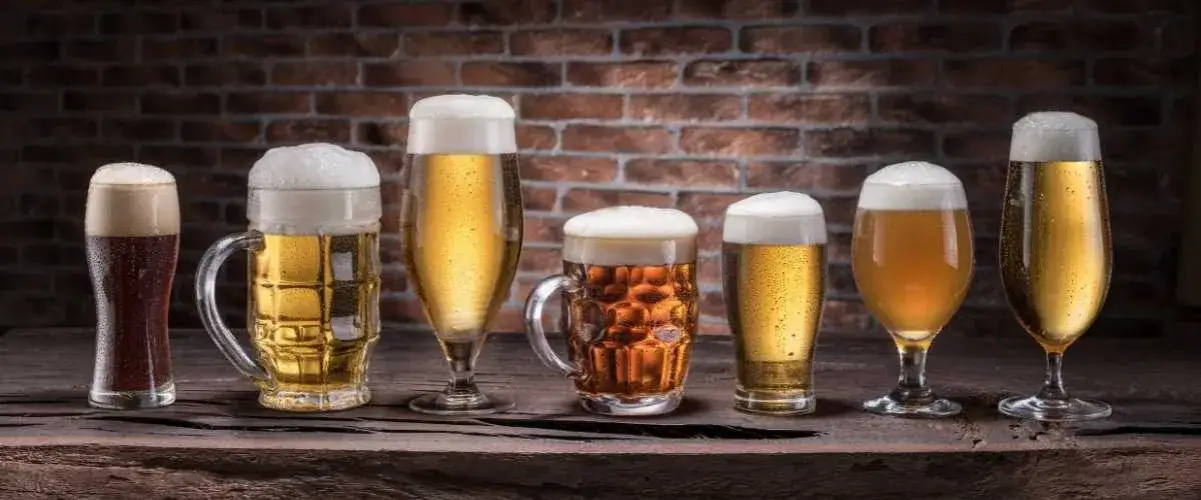 Jak piwo nawadnia organizm? Porównanie z innymi napojami