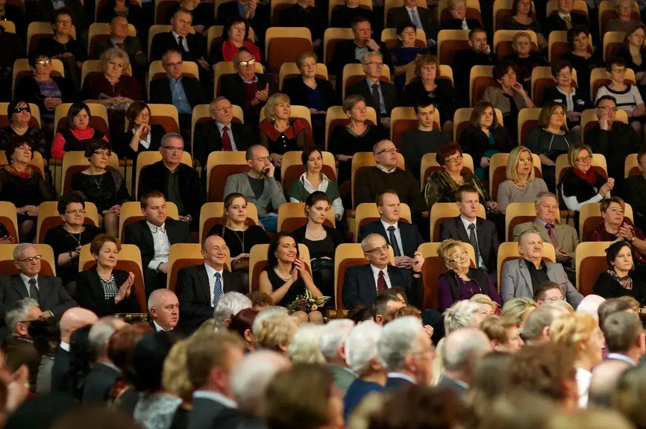 Jak ubrać się na koncert muzyki filmowej, by nie popełnić faux pas