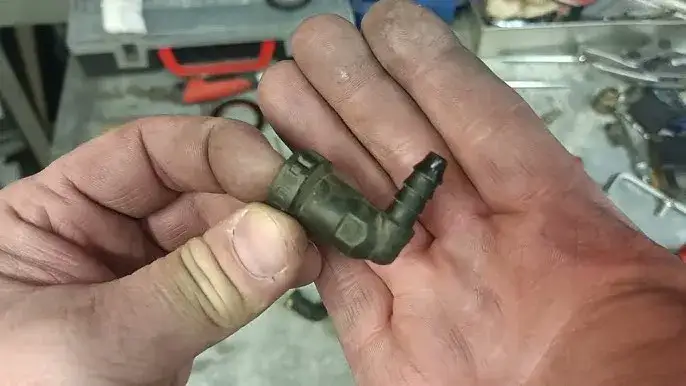 Jak naprawić plastikowy przewód paliwowy bez ryzyka uszkodzeń