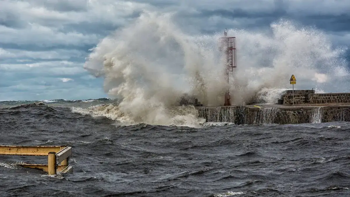 Kiedy są sztormy na Bałtyku? Sprawdź, jak uniknąć niebezpieczeństw