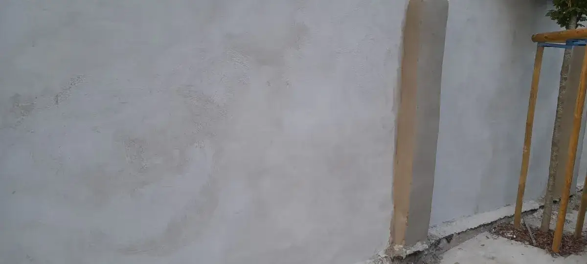 Jak zrobić zaprawę tynkarską Atlas – uniknij najczęstszych błędów