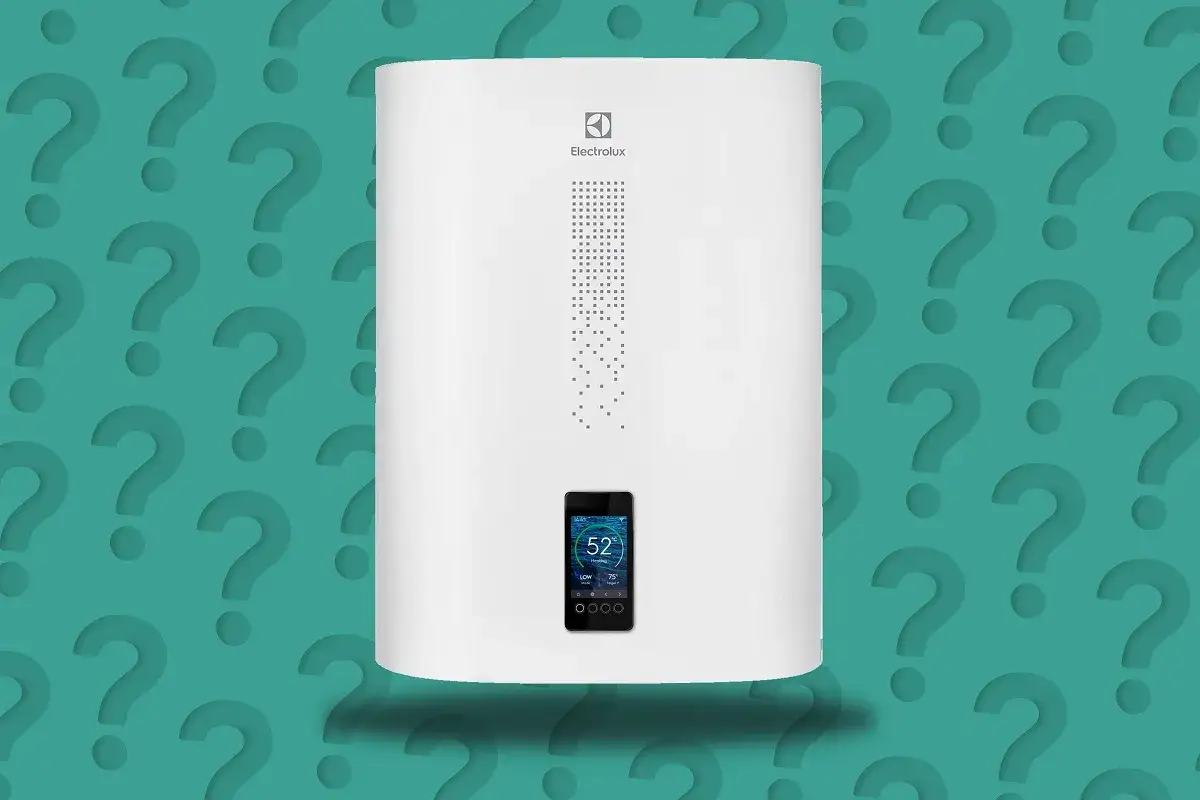 Biały bojler Electrolux z cyfrowym wyświetlaczem pokazującym 52°C, na tle zielonych znaków zapytania.