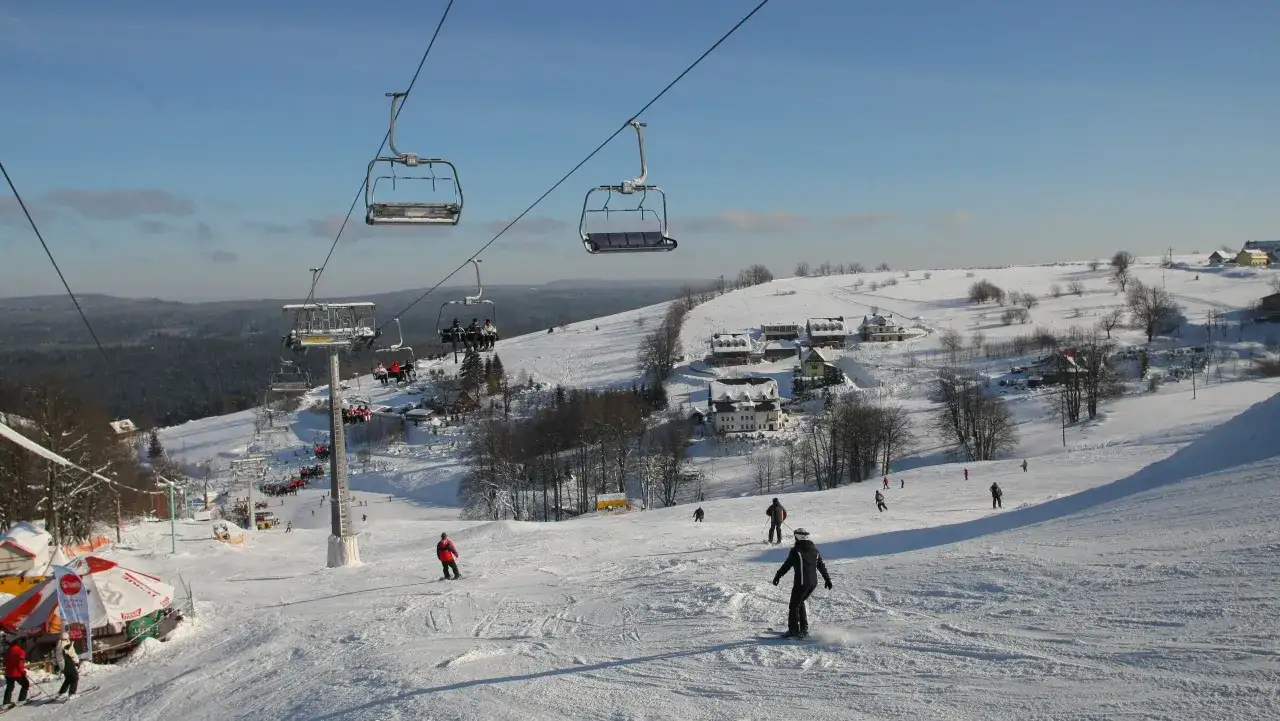 Cennik skipassów Zakopane: Jak zaplanować budżet na narty i oszczędzić?