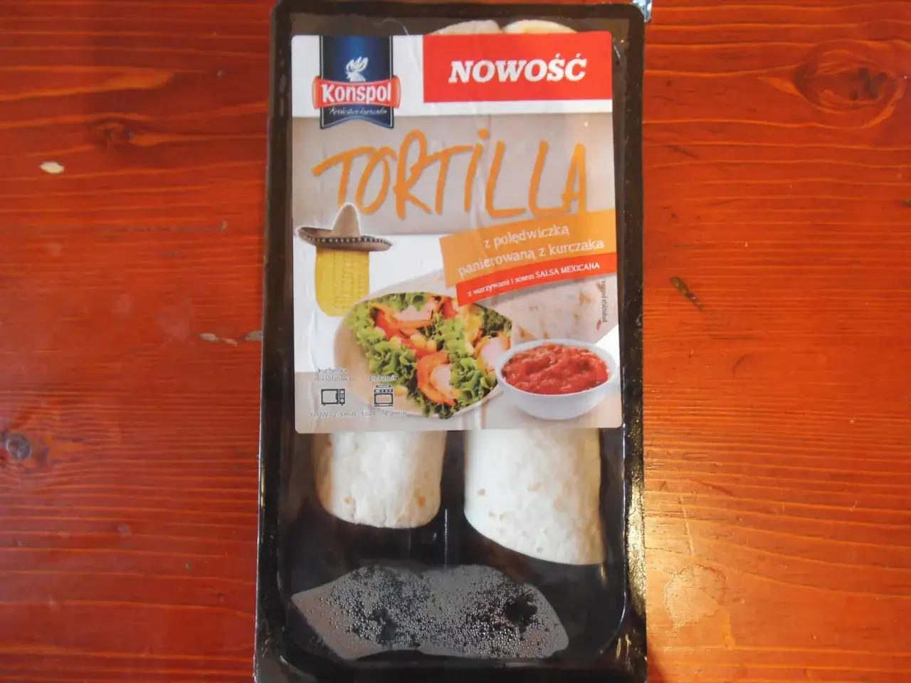 Opakowanie tortilli z kurczakiem i salsą. Zastanawiasz się tortilla ile kcal? Sprawdź na opakowaniu!